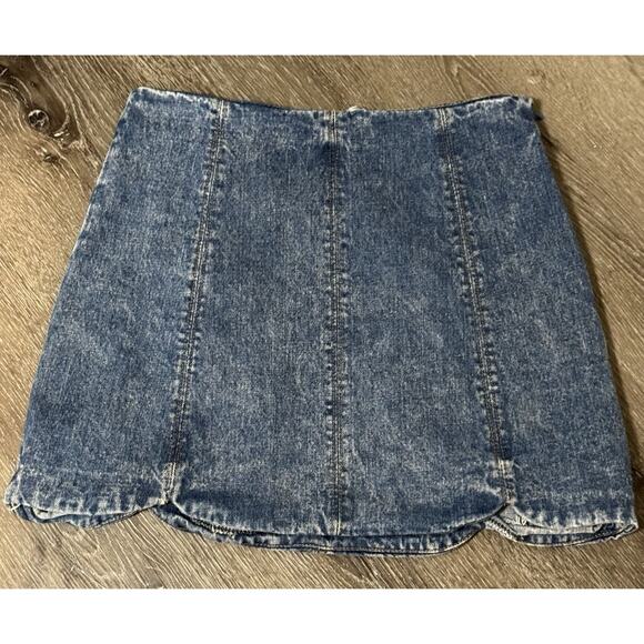 VeryJ Medium Acid Wash Look Jean Skirt, Scalloped Hem, Zip Side Closure, Small - Picture 1 of 7